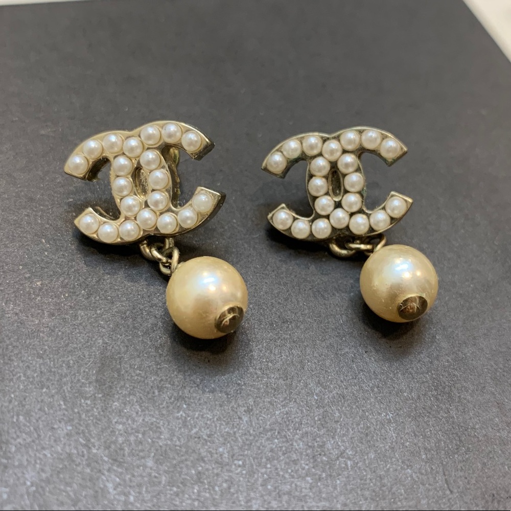Chanel pearl earrings